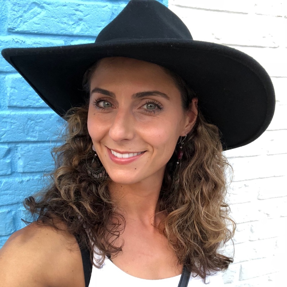 Meet your Posher, Stefania